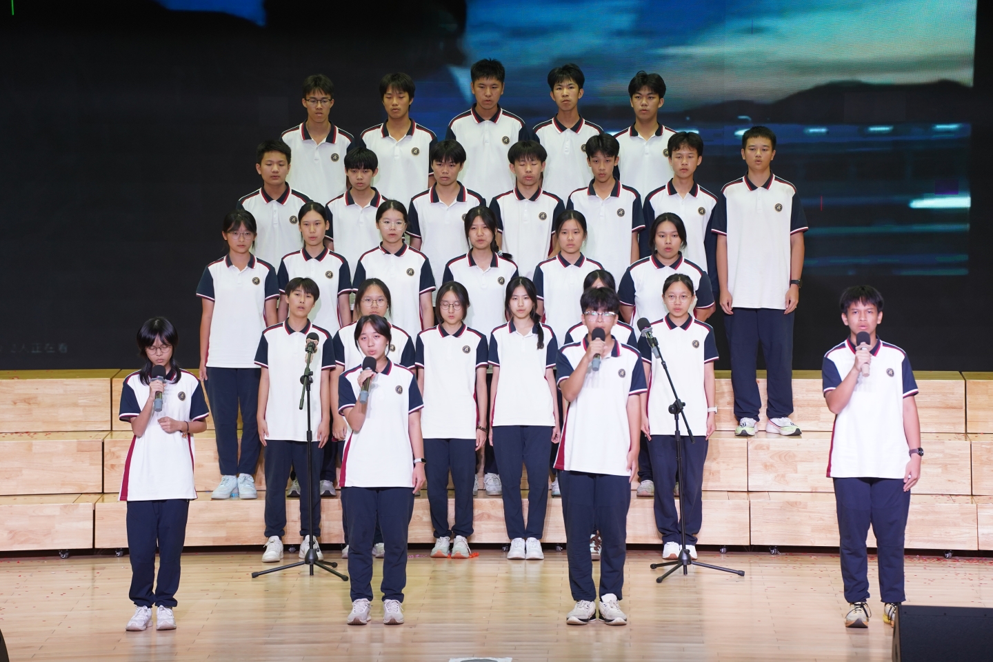 青春献礼,强国有我 | 肇庆市荣源龙高级中学班级红歌合唱比赛圆满落幕 青春献礼,强国有我 | 肇庆市荣源龙高级中学班级红歌合唱比赛圆满落幕