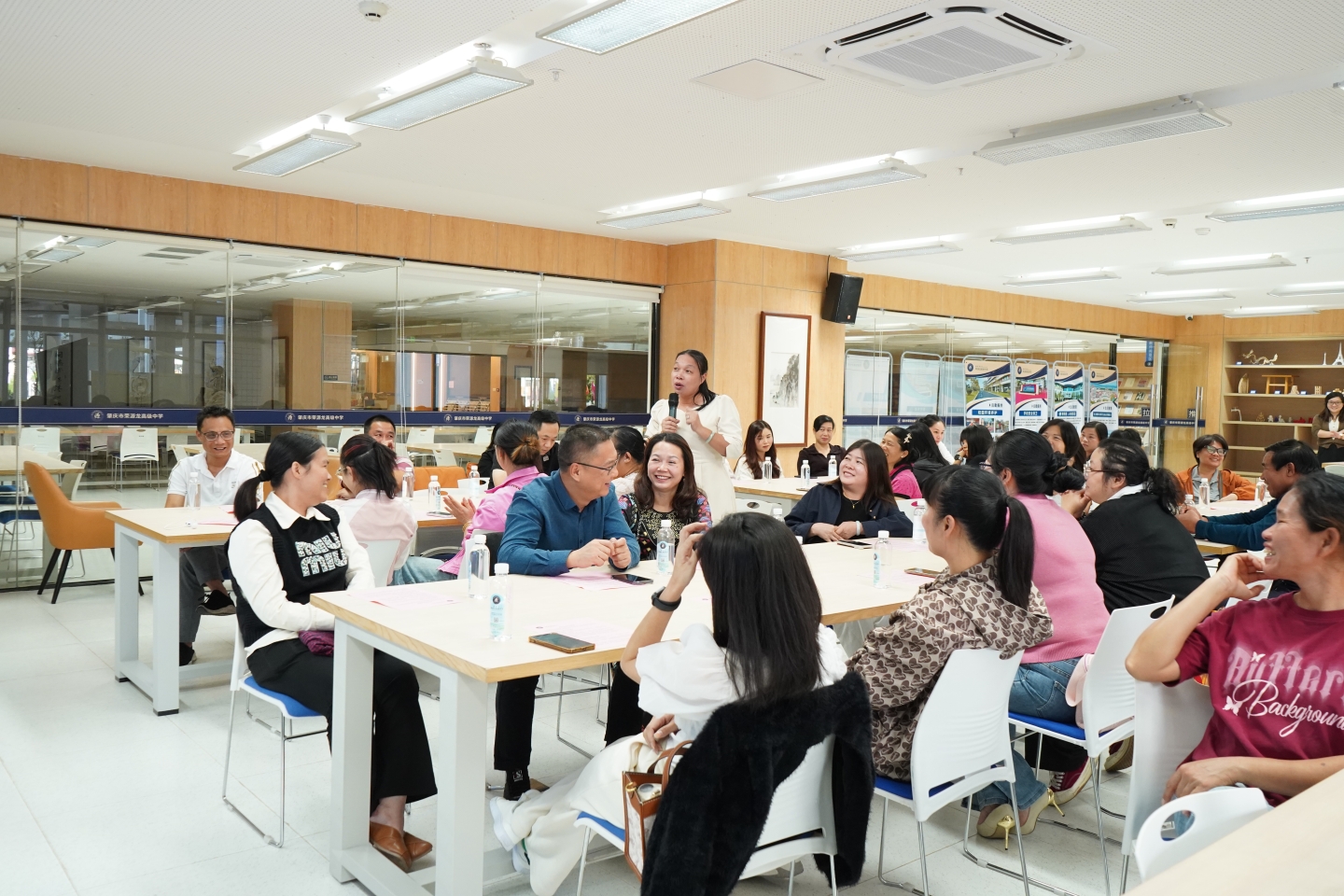 初高衔接启新程,家校同心伴成长 —— 荣源龙高级中学高一家长课堂圆满落幕 初高衔接启新程,家校同心伴成长 —— 荣源龙高级中学高一家长课堂圆满落幕