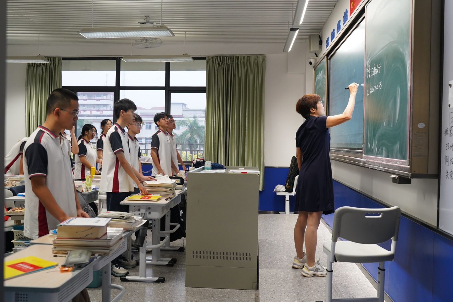 【守望者手记】一个复读班,一个应届班:一位年级长的高三“两生花” 【守望者手记】一个复读班,一个应届班:一位年级长的高三“两生花”