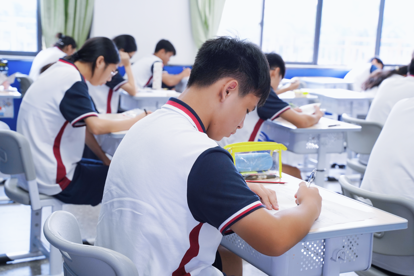 【守望者手记】一个复读班,一个应届班:一位年级长的高三“两生花” 【守望者手记】一个复读班,一个应届班:一位年级长的高三“两生花”