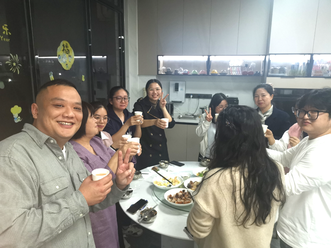 暖冬共庆,时光予甜|荣源龙高中10-11月教职工生日会圆满落幕 暖冬共庆,时光予甜|荣源龙高中10-11月教职工生日会圆满落幕