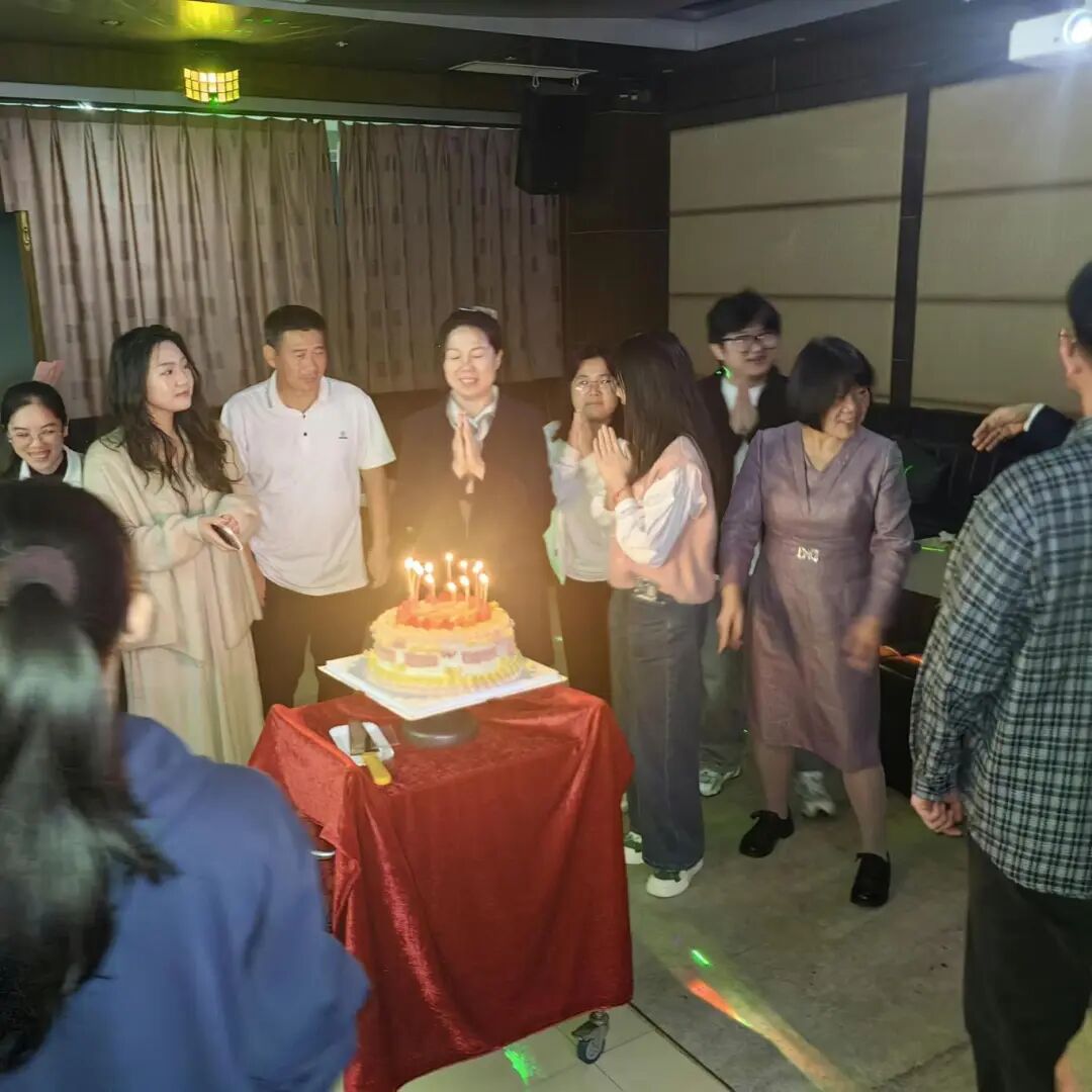 暖冬共庆,时光予甜|荣源龙高中10-11月教职工生日会圆满落幕 暖冬共庆,时光予甜|荣源龙高中10-11月教职工生日会圆满落幕