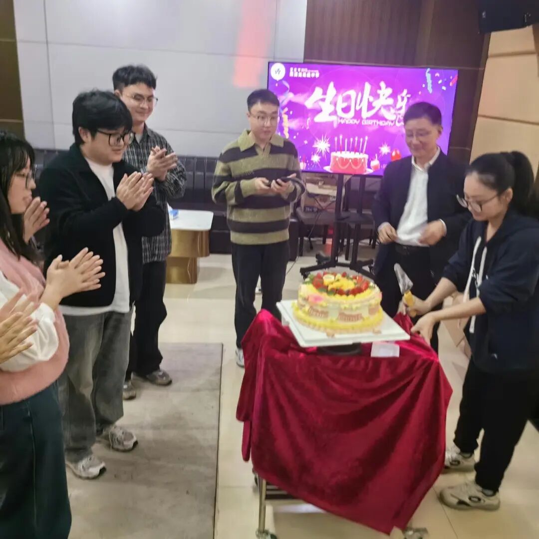 暖冬共庆,时光予甜|荣源龙高中10-11月教职工生日会圆满落幕 暖冬共庆,时光予甜|荣源龙高中10-11月教职工生日会圆满落幕