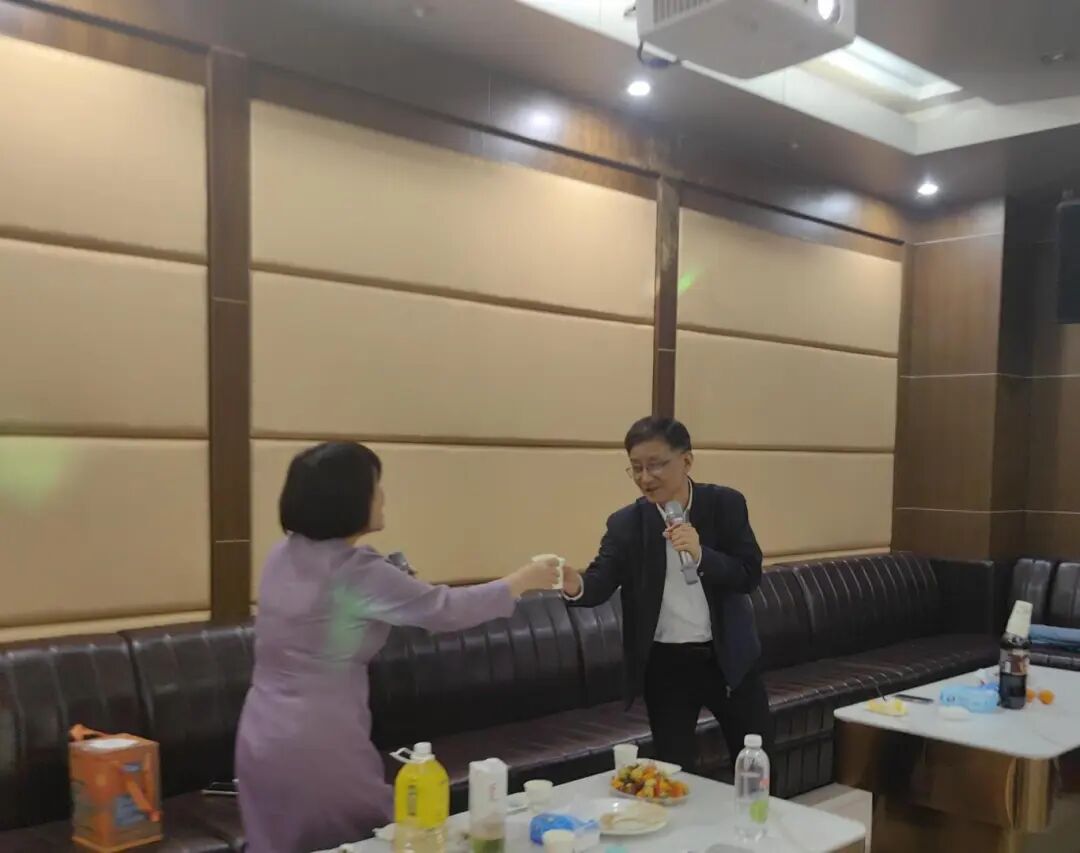 暖冬共庆,时光予甜|荣源龙高中10-11月教职工生日会圆满落幕 暖冬共庆,时光予甜|荣源龙高中10-11月教职工生日会圆满落幕