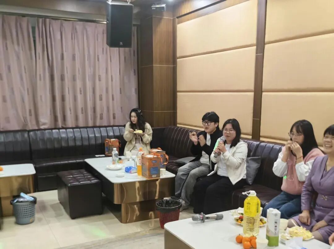 暖冬共庆,时光予甜|荣源龙高中10-11月教职工生日会圆满落幕 暖冬共庆,时光予甜|荣源龙高中10-11月教职工生日会圆满落幕