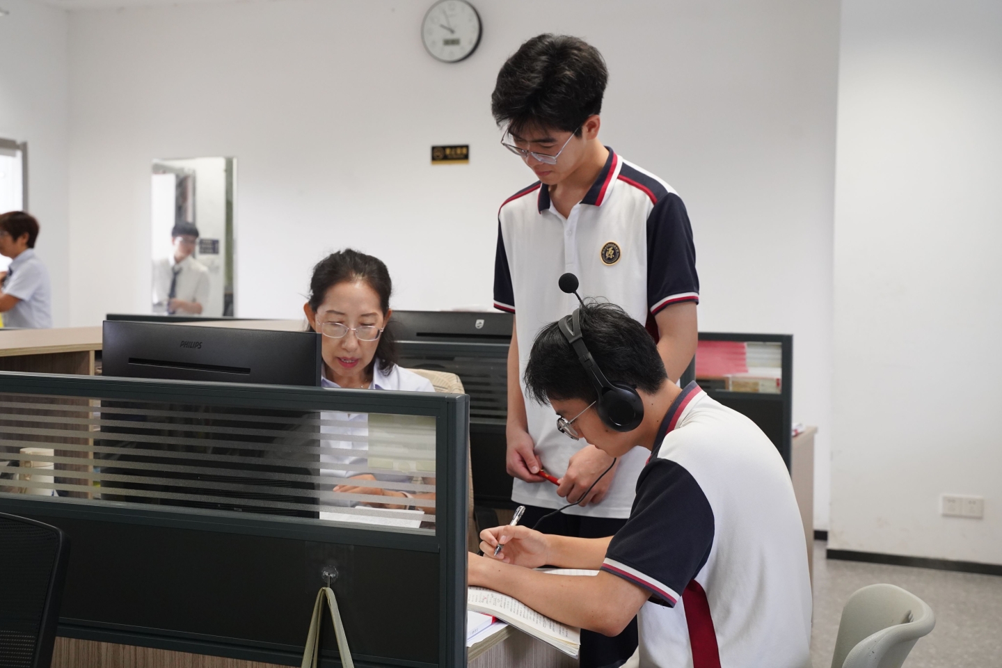 【守望者手记】从“怕说错”到“敢开口”：一位英语老师的“破冰”手记