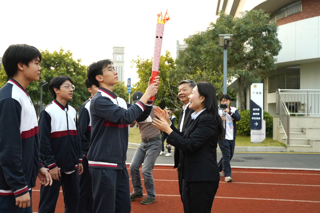 燃动金秋!荣源龙高中运动会开幕式,青春锋芒正当时 燃动金秋!荣源龙高中运动会开幕式,青春锋芒正当时