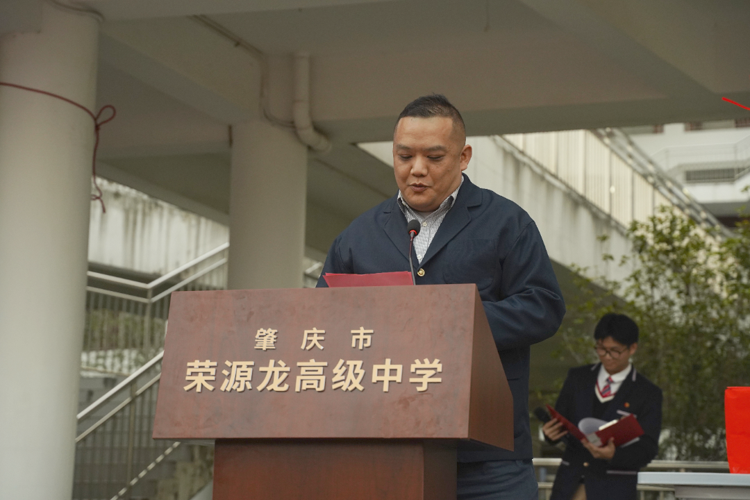 燃动金秋!荣源龙高中运动会开幕式,青春锋芒正当时 燃动金秋!荣源龙高中运动会开幕式,青春锋芒正当时