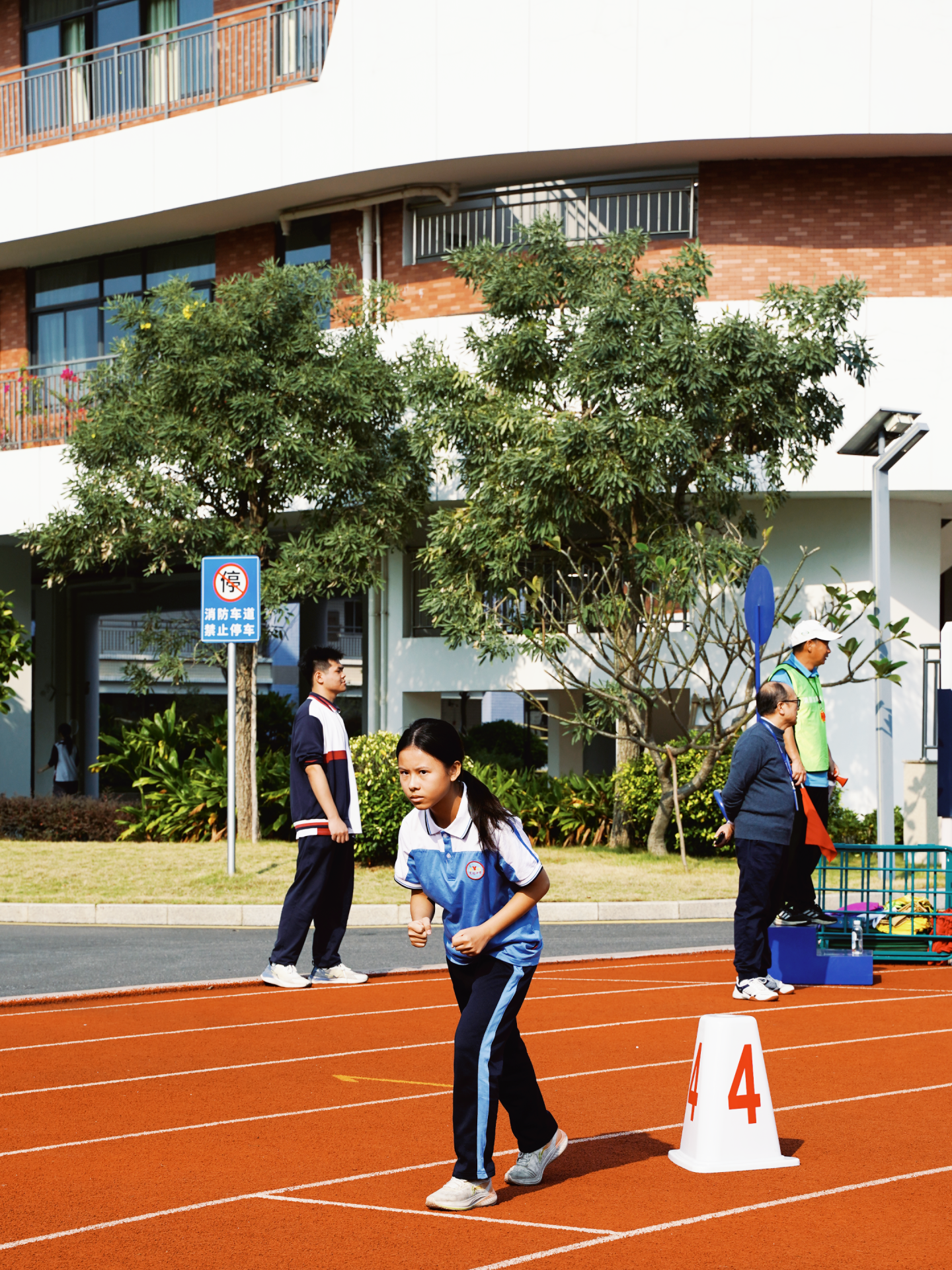 展运动风采，砺青春锋芒——荣源龙高级中学运动会圆满落幕