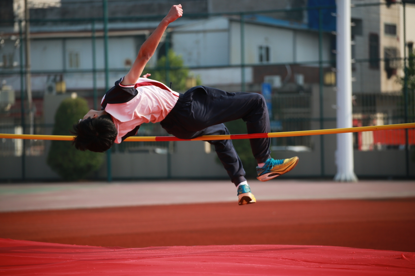 展运动风采，砺青春锋芒——荣源龙高级中学运动会圆满落幕