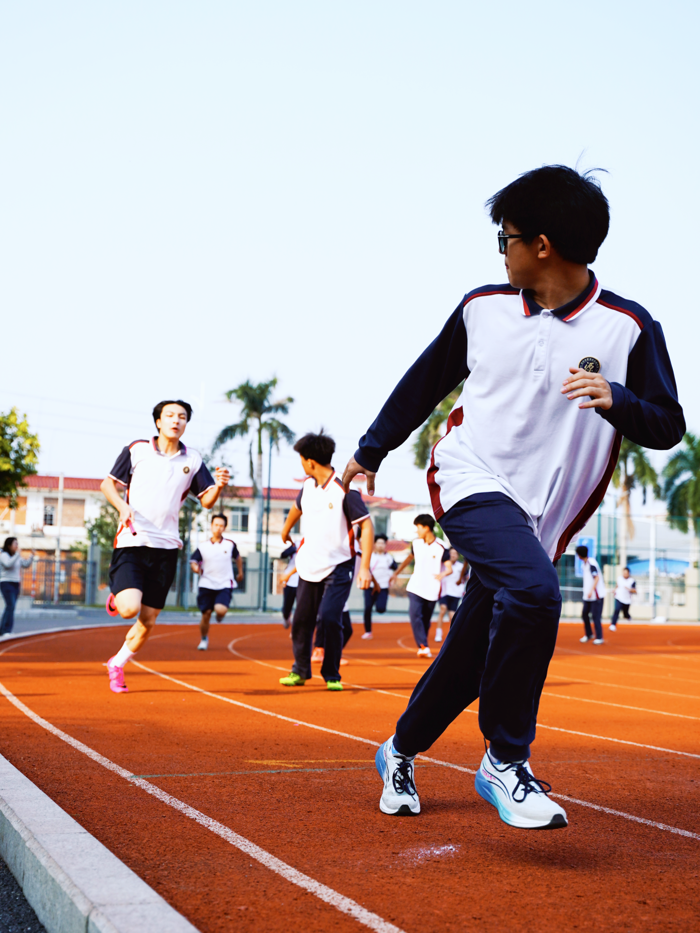 展运动风采，砺青春锋芒——荣源龙高级中学运动会圆满落幕