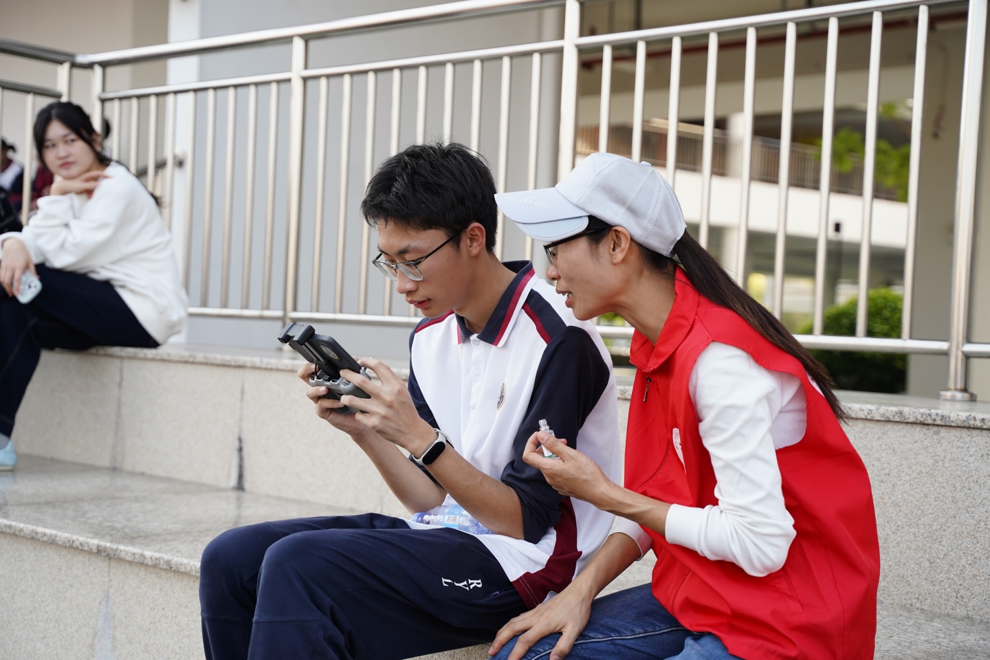 展运动风采，砺青春锋芒——荣源龙高级中学运动会圆满落幕