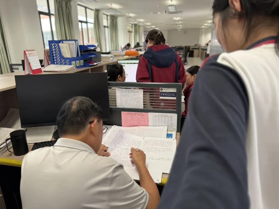 【守望者手记】从“三句作文”到范文朗读：我如何读懂一个复读生的“出发”