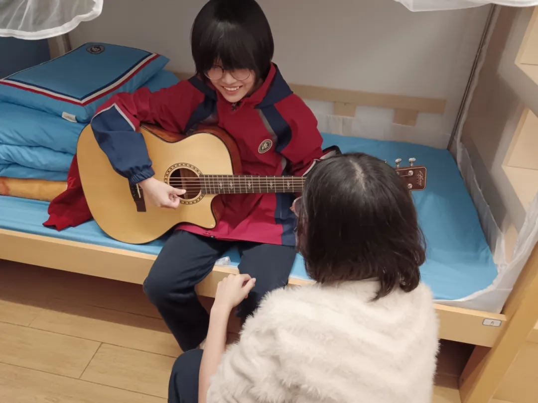 【守望者手记】深夜的灯与清晨的笑：做孩子离家后的“暖心港湾”