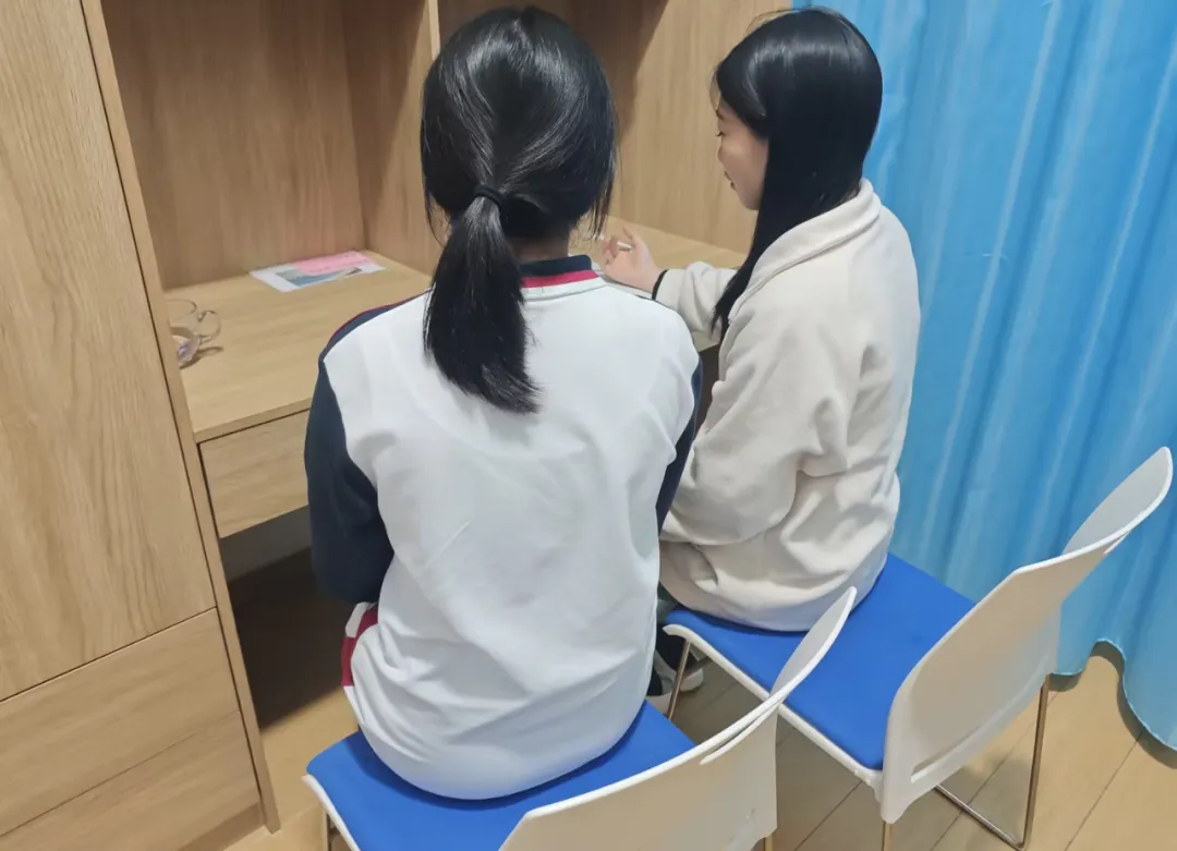 【守望者手记】深夜的灯与清晨的笑：做孩子离家后的“暖心港湾”