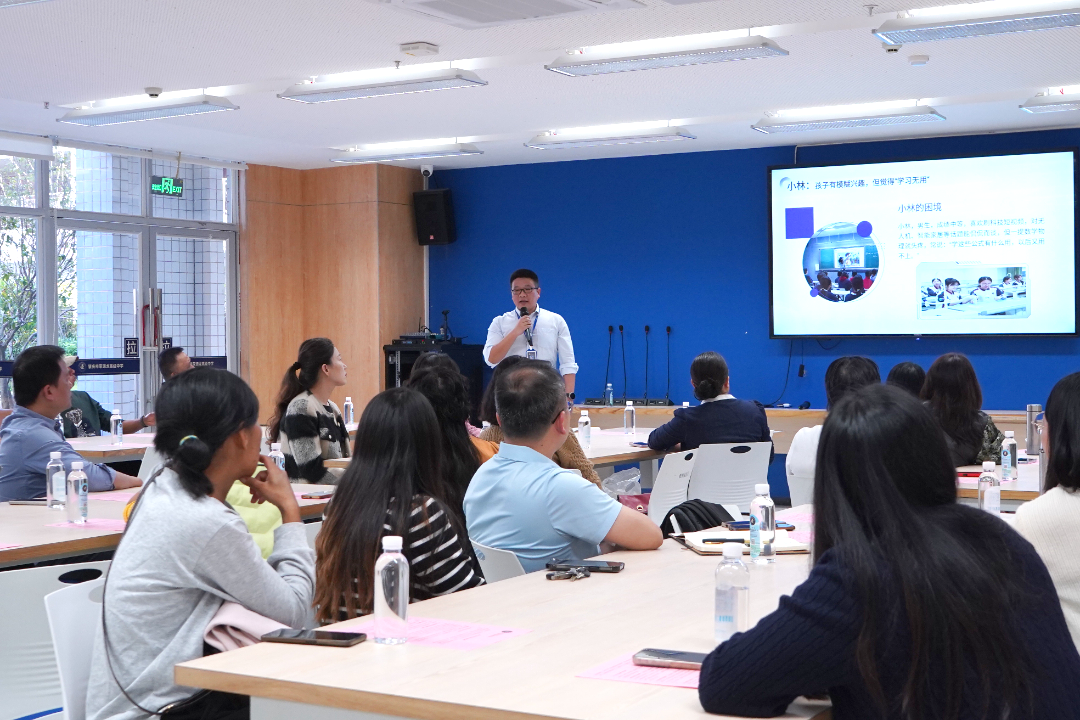 聚焦职业规划,点燃学业动力——荣源龙高中高二家长课堂圆满落幕 聚焦职业规划,点燃学业动力——荣源龙高中高二家长课堂圆满落幕