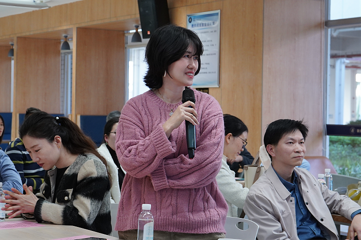 聚焦职业规划,点燃学业动力——荣源龙高中高二家长课堂圆满落幕 聚焦职业规划,点燃学业动力——荣源龙高中高二家长课堂圆满落幕