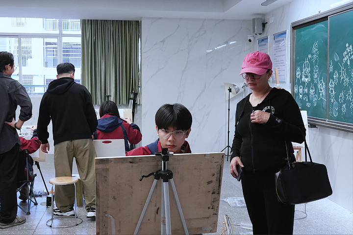 聚焦职业规划,点燃学业动力——荣源龙高中高二家长课堂圆满落幕 聚焦职业规划,点燃学业动力——荣源龙高中高二家长课堂圆满落幕