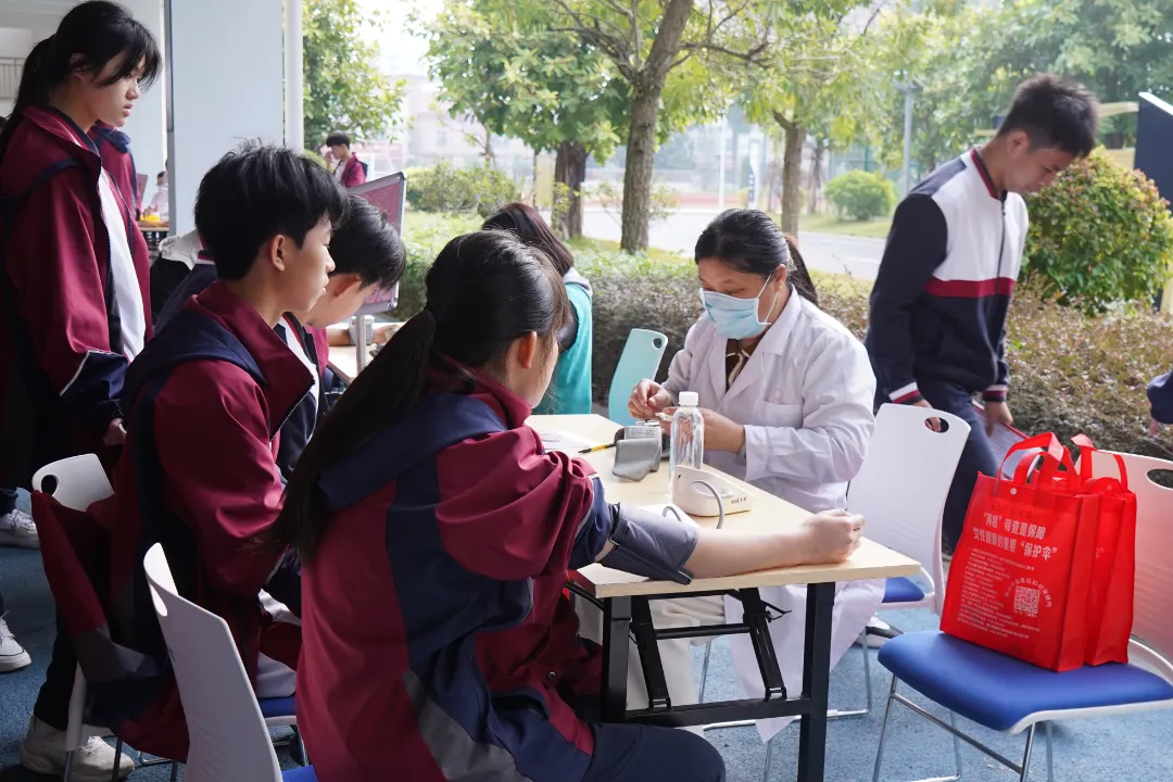 关爱健康,护航成长——荣源龙高级中学高一高二体检工作顺利开展 关爱健康,护航成长——荣源龙高级中学高一高二体检工作顺利开展