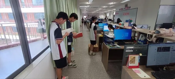 【守望者手记】从“不敢对视”到“围上来分享”:我见证的高一蜕变 【守望者手记】从“不敢对视”到“围上来分享”:我见证的高一蜕变