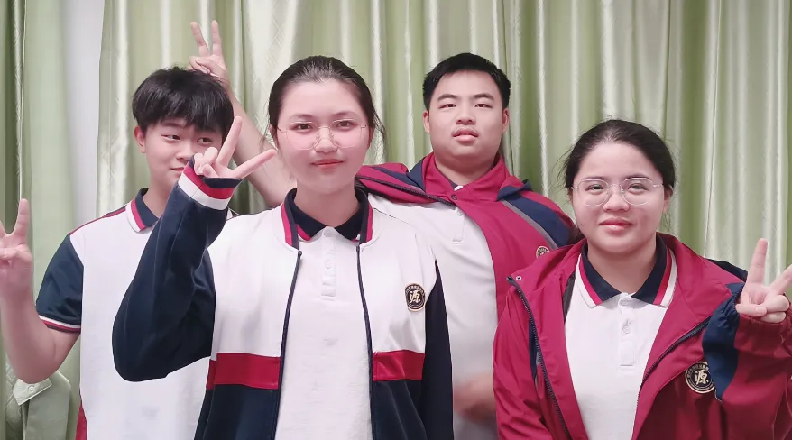 【守望者手记】从“不敢对视”到“围上来分享”:我见证的高一蜕变 【守望者手记】从“不敢对视”到“围上来分享”:我见证的高一蜕变