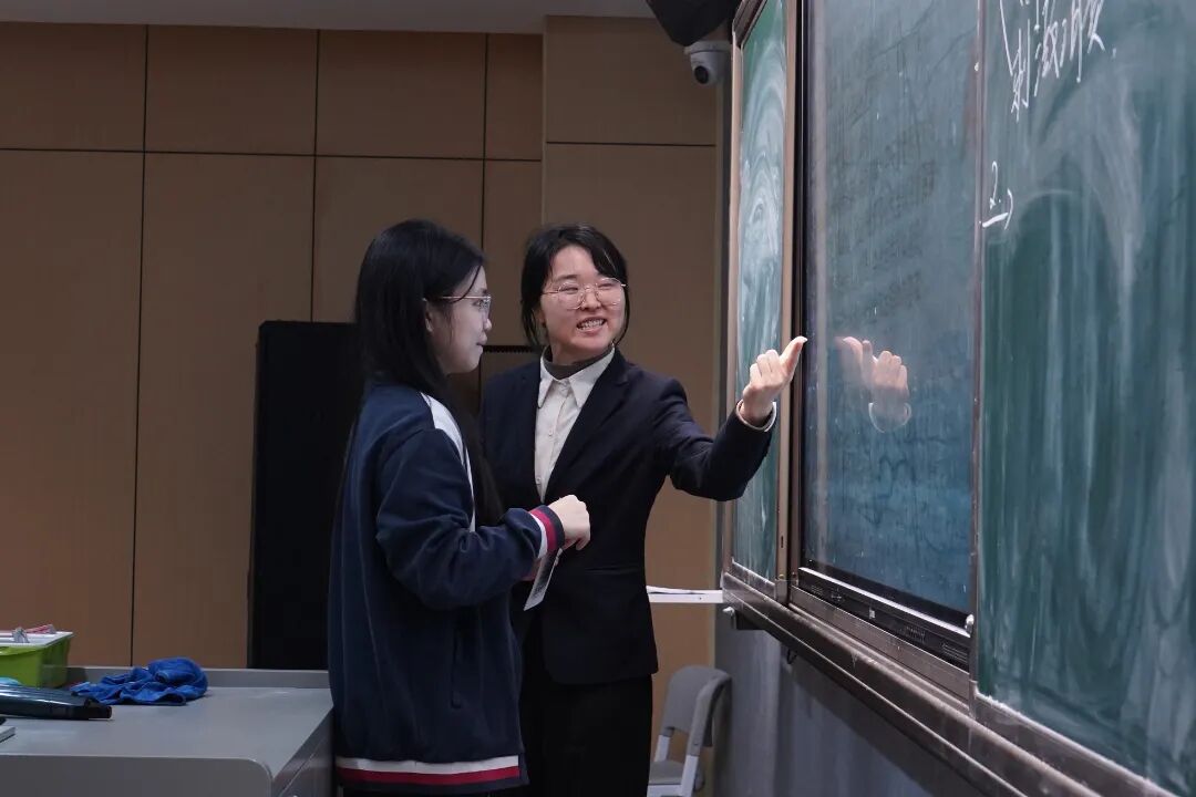 同课异构展风采，教学评一体促提升——高要区高中思想政治学科高三课堂教学研讨活动在我校成功举行