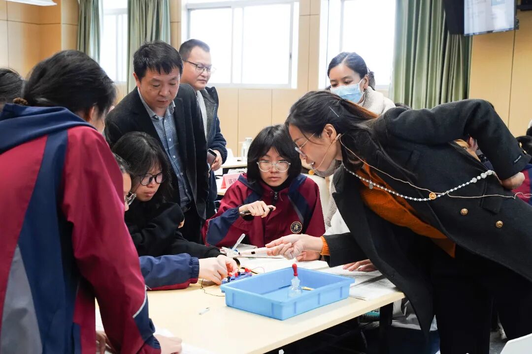 同课异构探高效，评教相长促精优——高要区高三化学专题教研暨李永海、廖元益名师工作室联合活动在荣源龙高级中学成功举行