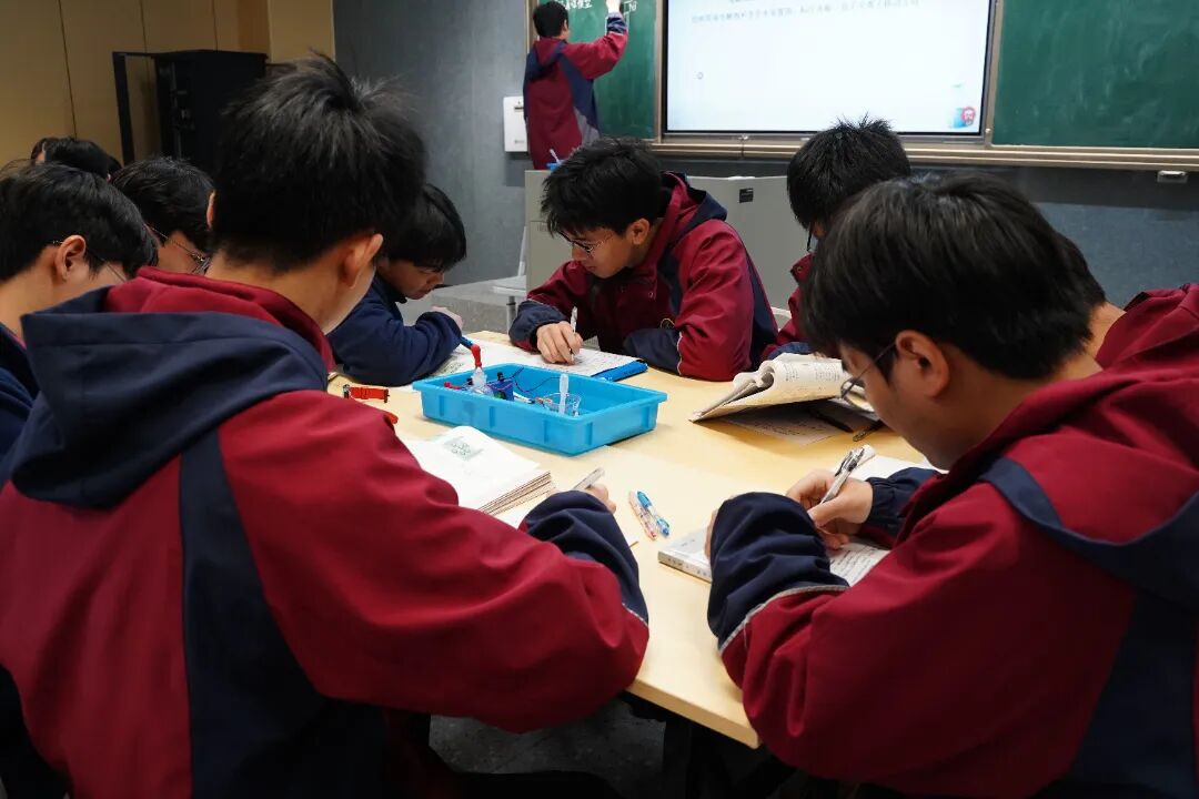 同课异构探高效，评教相长促精优——高要区高三化学专题教研暨李永海、廖元益名师工作室联合活动在荣源龙高级中学成功举行