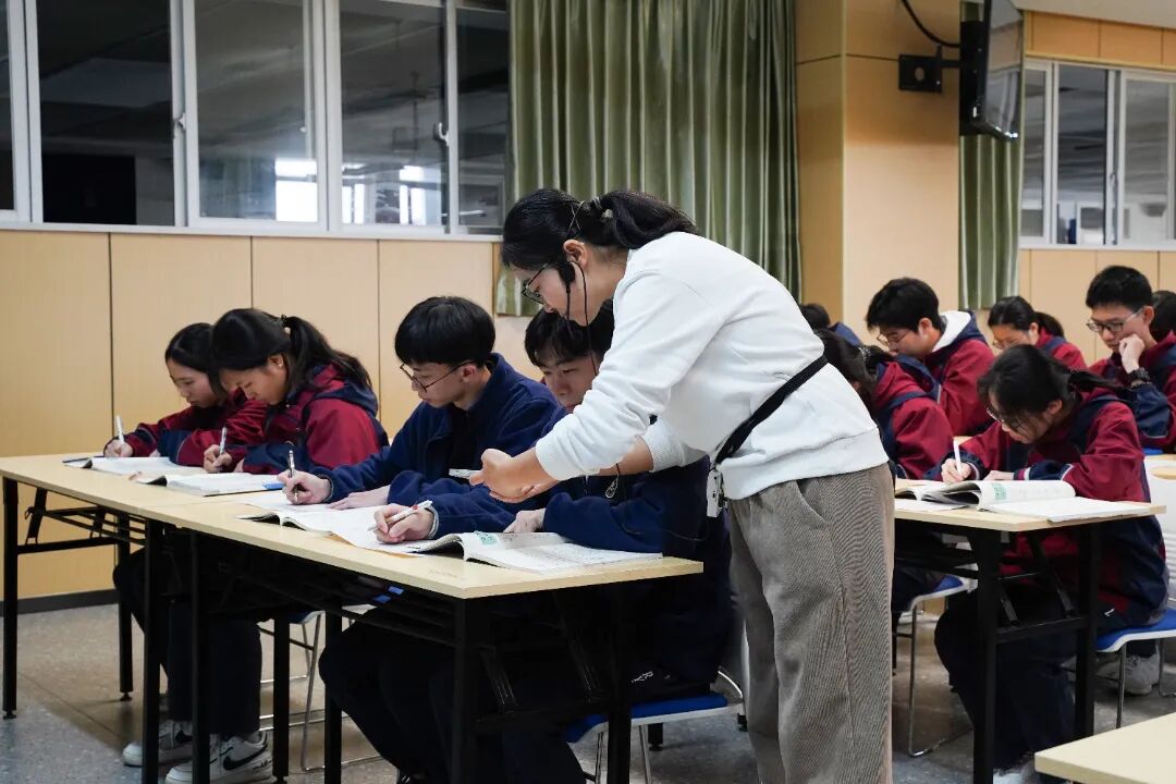 同课异构探高效，评教相长促精优——高要区高三化学专题教研暨李永海、廖元益名师工作室联合活动在荣源龙高级中学成功举行