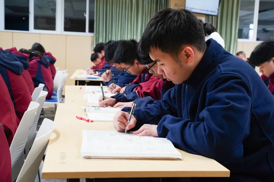 同课异构探高效，评教相长促精优——高要区高三化学专题教研暨李永海、廖元益名师工作室联合活动在荣源龙高级中学成功举行