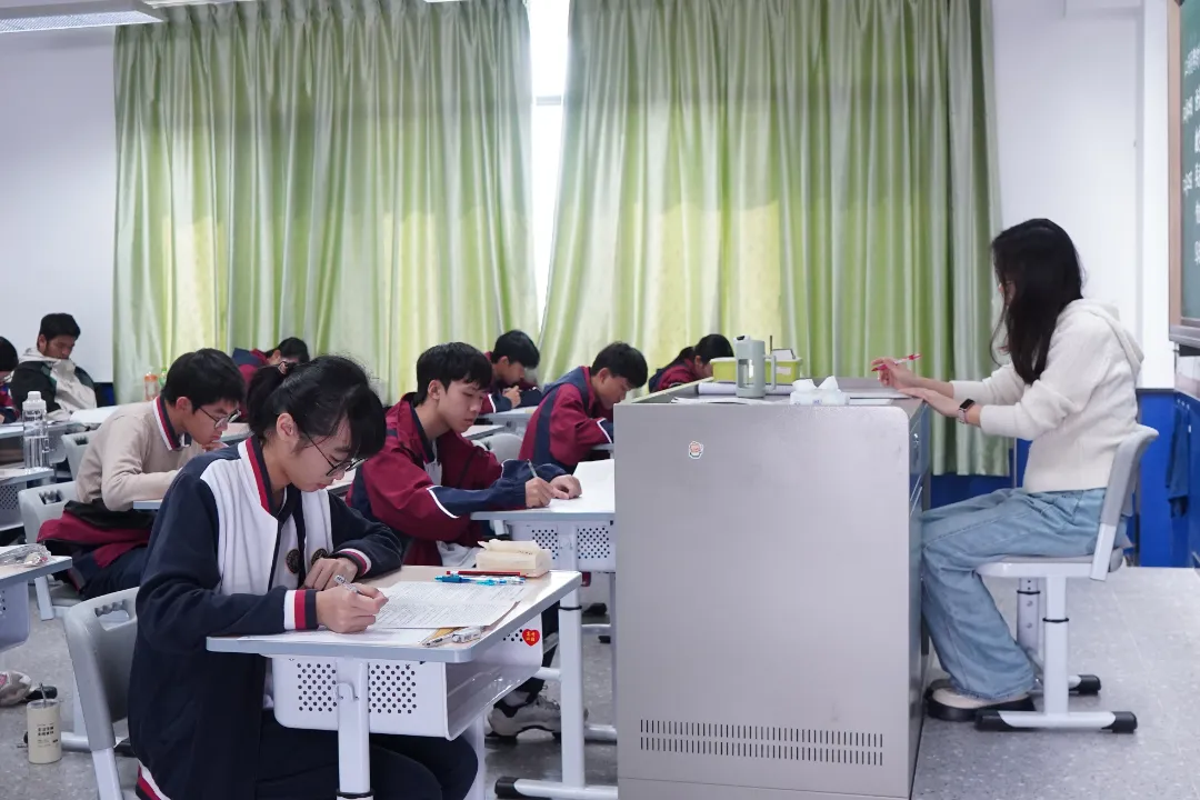 以考促学,闭环精进!荣源龙高级中学12月阶段性考试顺利进行 以考促学,闭环精进!荣源龙高级中学12月阶段性考试顺利进行