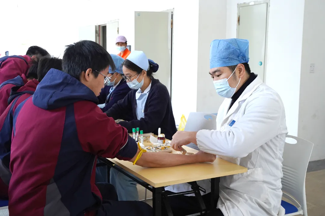 护航高考,健康先行——荣源龙高级中学高三高考体检有序启动 护航高考,健康先行——荣源龙高级中学高三高考体检有序启动