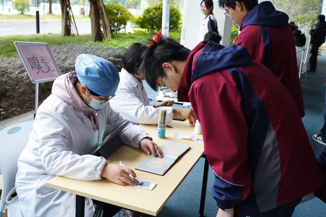 护航高考,健康先行——荣源龙高级中学高三高考体检有序启动 护航高考,健康先行——荣源龙高级中学高三高考体检有序启动