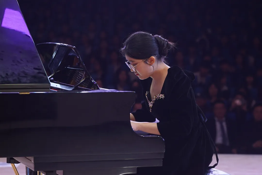 春序启章,骏程致远|荣源龙高级中学2026年元旦文艺晚会圆满落幕 春序启章,骏程致远|荣源龙高级中学2026年元旦文艺晚会圆满落幕