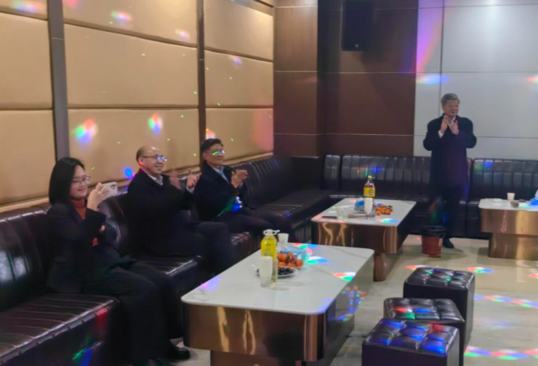 同心筑梦,生辰同欢|荣源龙高级中学12-2月教职工生日会圆满落幕 同心筑梦,生辰同欢|荣源龙高级中学12-2月教职工生日会圆满落幕