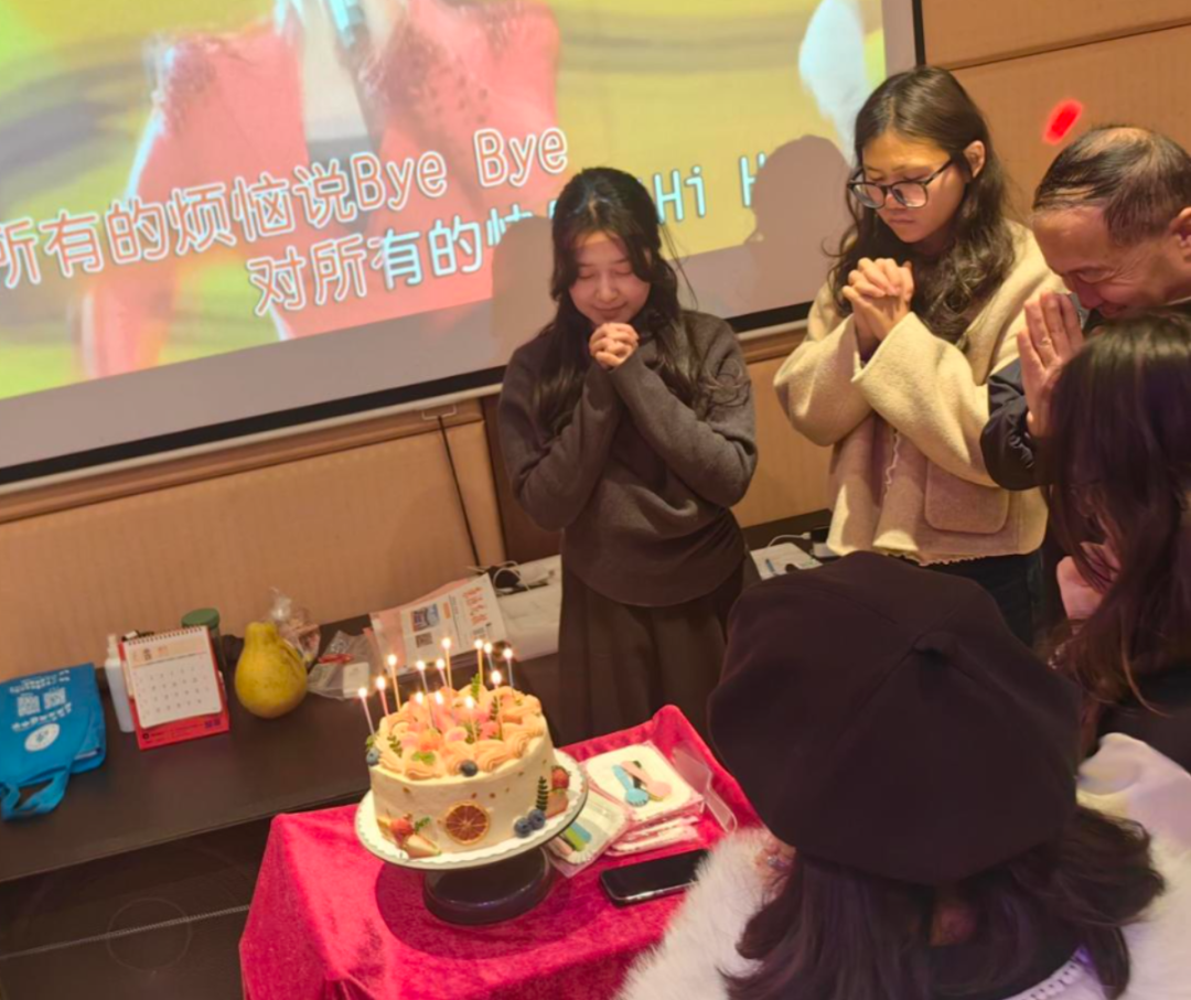 同心筑梦,生辰同欢|荣源龙高级中学12-2月教职工生日会圆满落幕 同心筑梦,生辰同欢|荣源龙高级中学12-2月教职工生日会圆满落幕