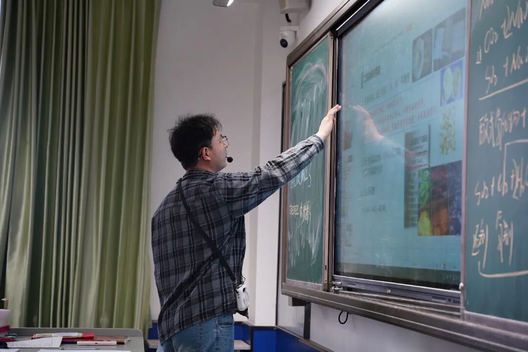 【守望者手记】选考班要“深”,学考班要“稳”:一位年轻教师的差异化教学探索 【守望者手记】选考班要“深”,学考班要“稳”:一位年轻教师的差异化教学探索