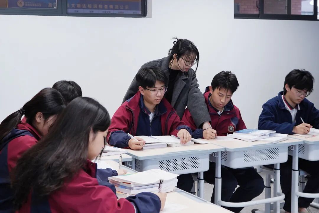 喜报！荣源龙高级中学期末质量监测再传捷报，逐梦前行启新程