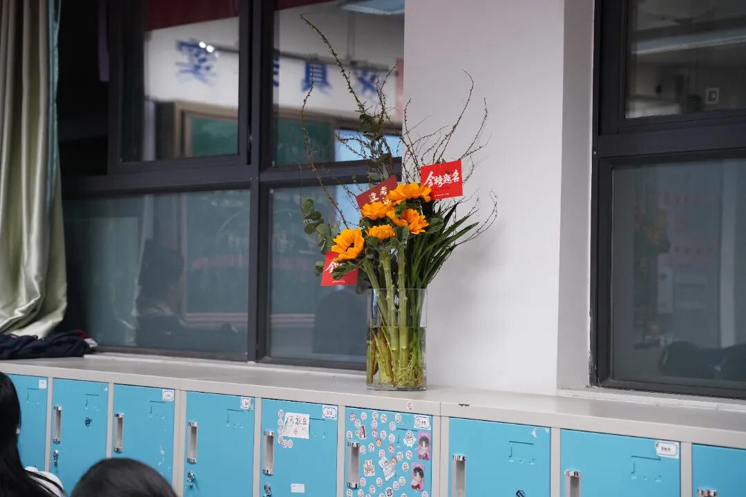 温情暖夜,共伴逐梦——荣源龙高级中学高三家长到班送温暖活动纪实 温情暖夜,共伴逐梦——荣源龙高级中学高三家长到班送温暖活动纪实