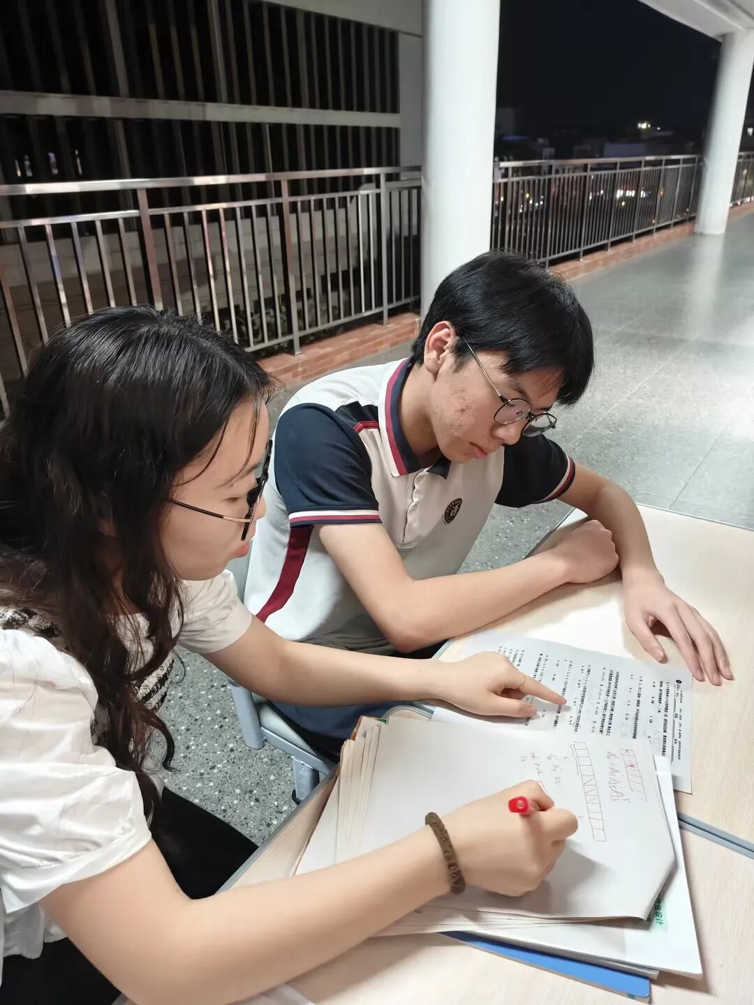 双师护航晚修,让疑问不过夜,让成长不缺席 双师护航晚修,让疑问不过夜,让成长不缺席