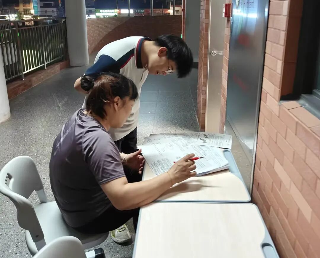 双师护航晚修,让疑问不过夜,让成长不缺席 双师护航晚修,让疑问不过夜,让成长不缺席