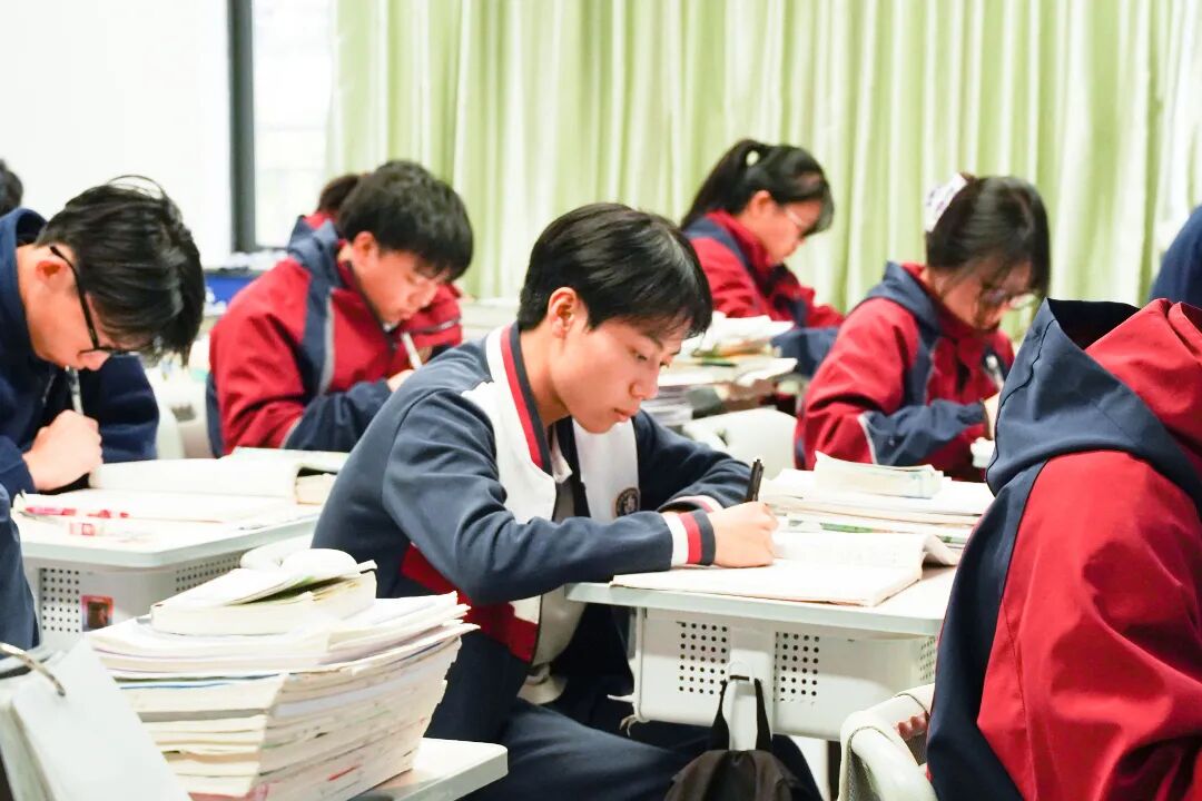 学校简介|肇庆市荣源龙高级中学 学校简介|肇庆市荣源龙高级中学