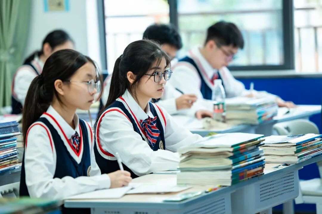 学校简介|肇庆市荣源龙高级中学 学校简介|肇庆市荣源龙高级中学