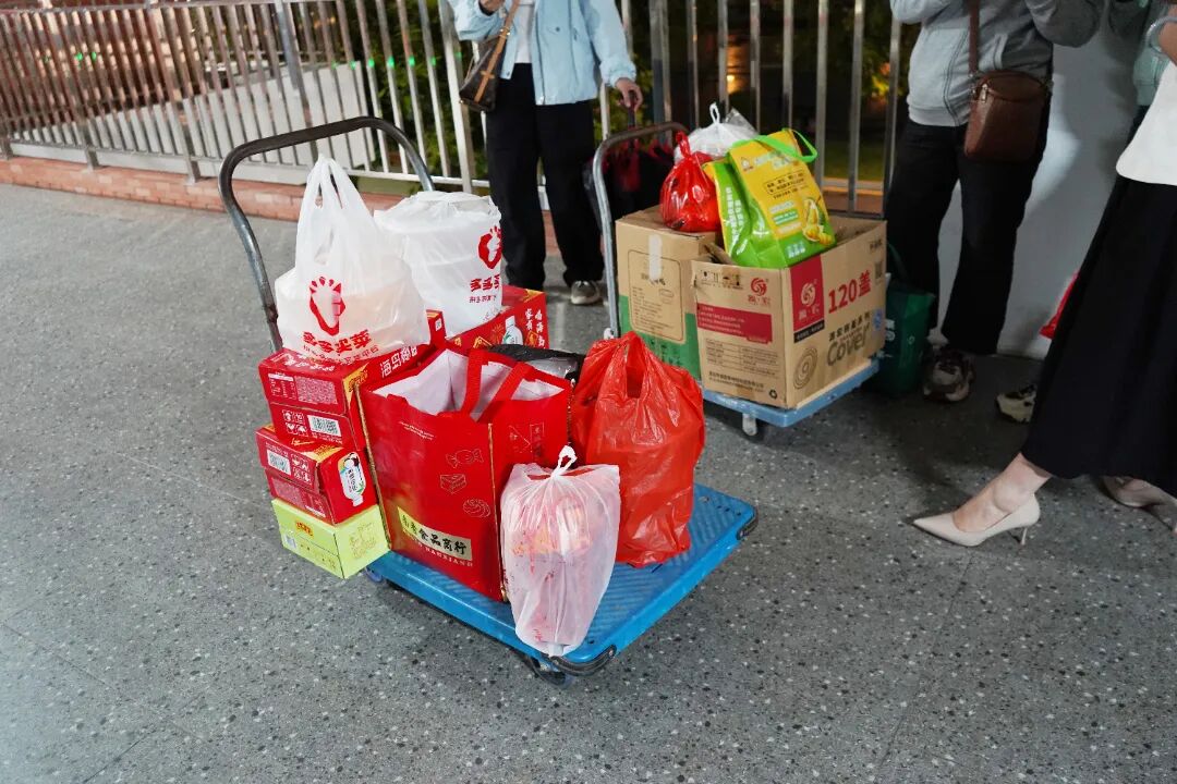 深夜暖光，宵夜传情——致高三学子与默默守护的家长们