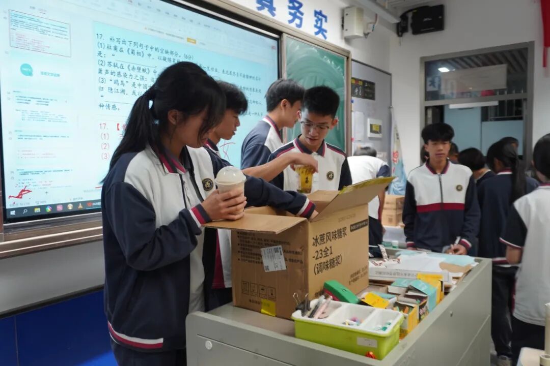 深夜暖光，宵夜传情——致高三学子与默默守护的家长们