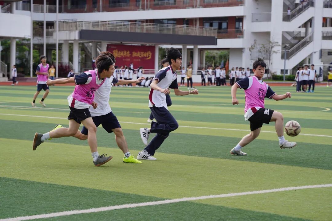 绿茵逐风，以球会友｜这场校园足球赛，输赢之外皆是少年温情