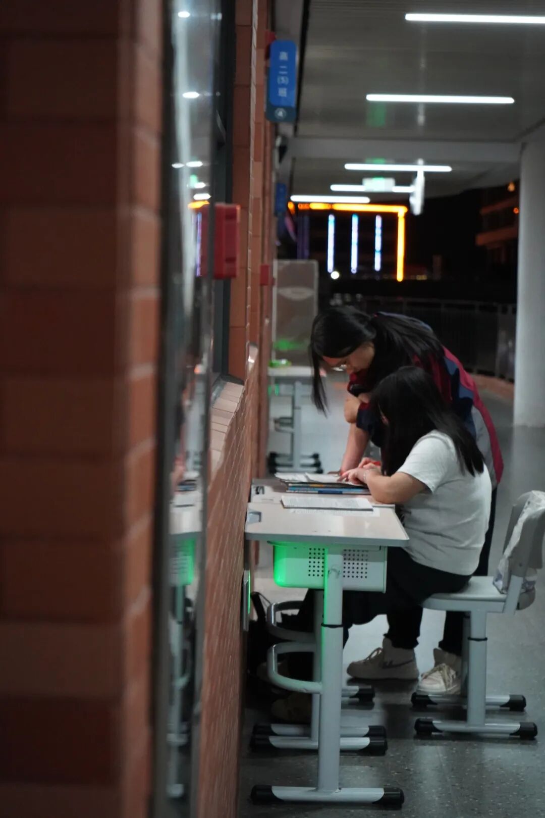 深耕双师，笃行致远｜荣源龙高中以双师之力，助学子逐梦前行