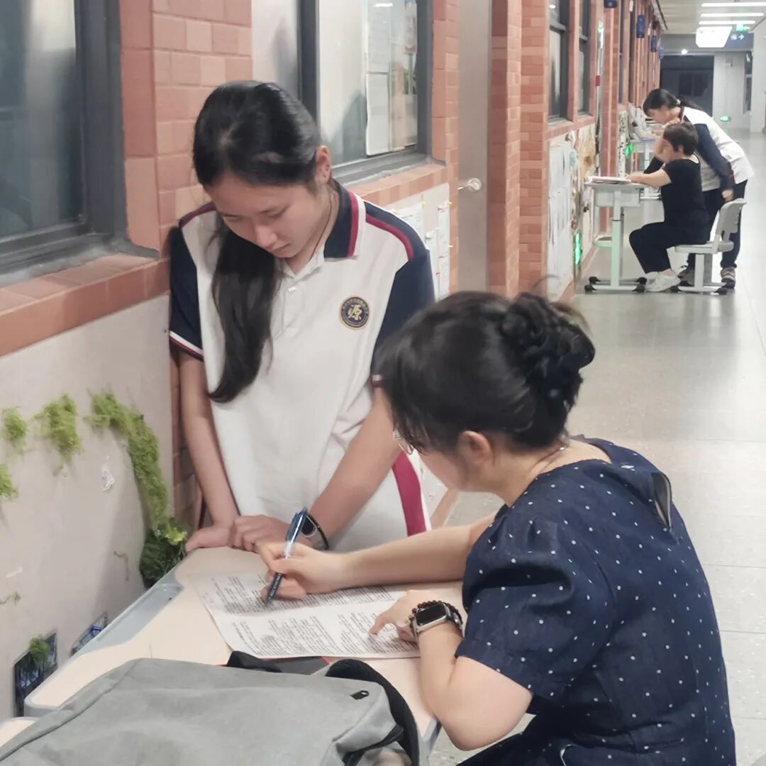 深耕双师，笃行致远｜荣源龙高中以双师之力，助学子逐梦前行