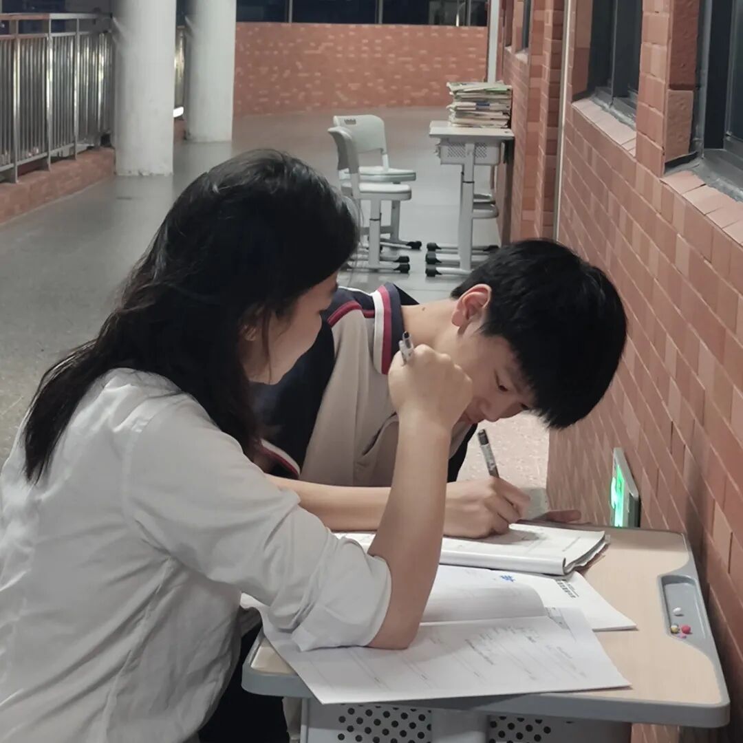 深耕双师，笃行致远｜荣源龙高中以双师之力，助学子逐梦前行