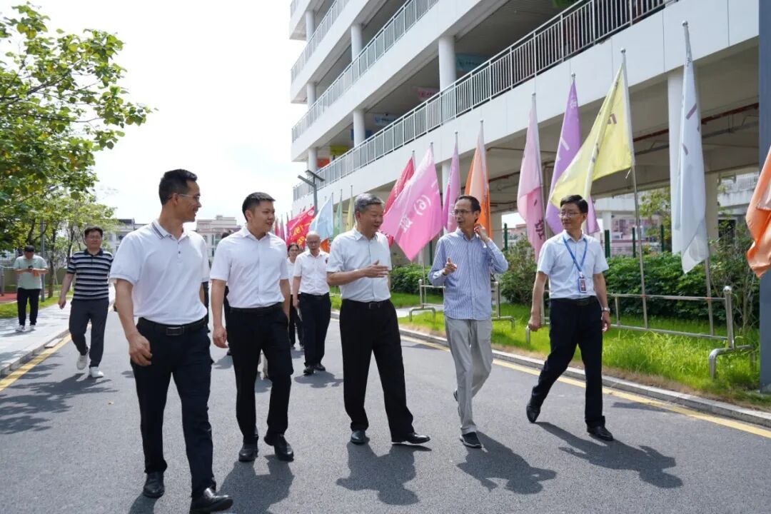 赋能成长,共话教育|海亮集团及市区领导莅临我校调研 赋能成长,共话教育|海亮集团及市区领导莅临我校调研